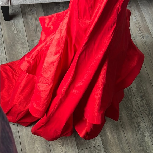 Homecoming Faviana Red Lace prom dress - Picture 4 of 5